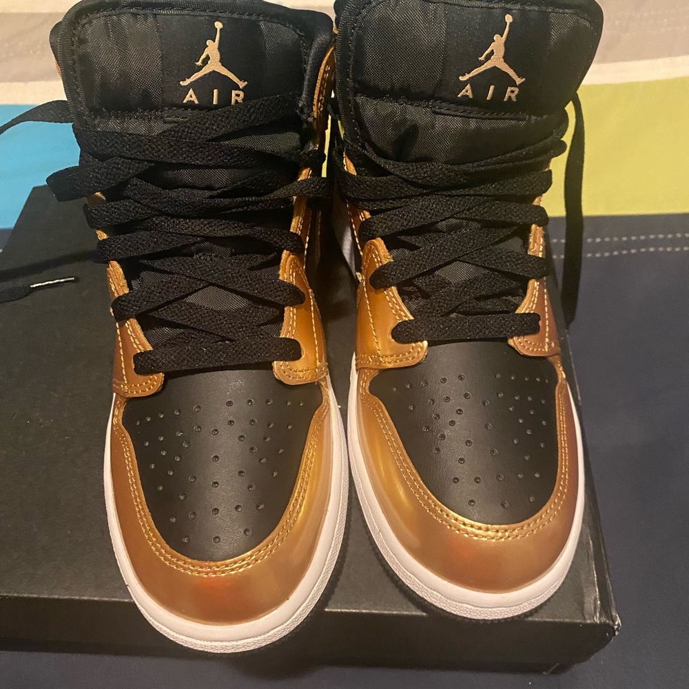 Air Jordan 1 Mid